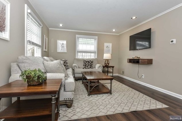 63 Van Blarcom Ave, Midland Pk NJ  07432-1851 exterior