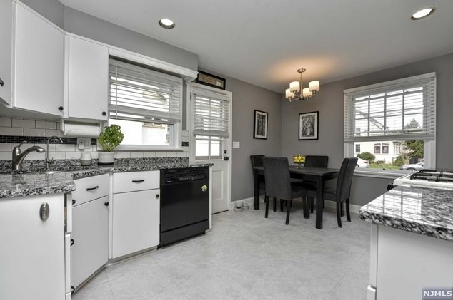 63 Van Blarcom Ave, Midland Pk NJ  07432-1851 exterior