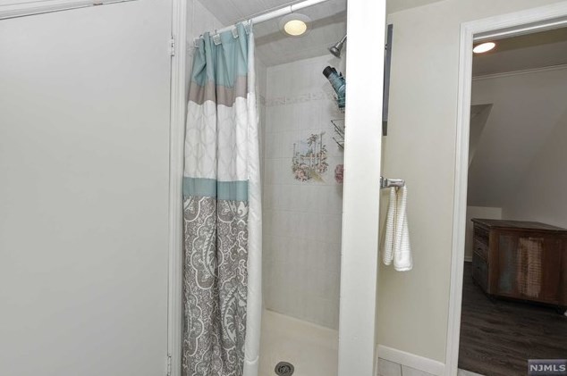 63 Van Blarcom Ave, Midland Pk NJ  07432-1851 exterior