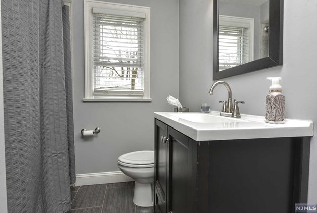 63 Van Blarcom Ave, Midland Pk NJ  07432-1851 exterior