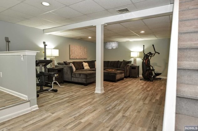 63 Van Blarcom Ave, Midland Pk NJ  07432-1851 exterior