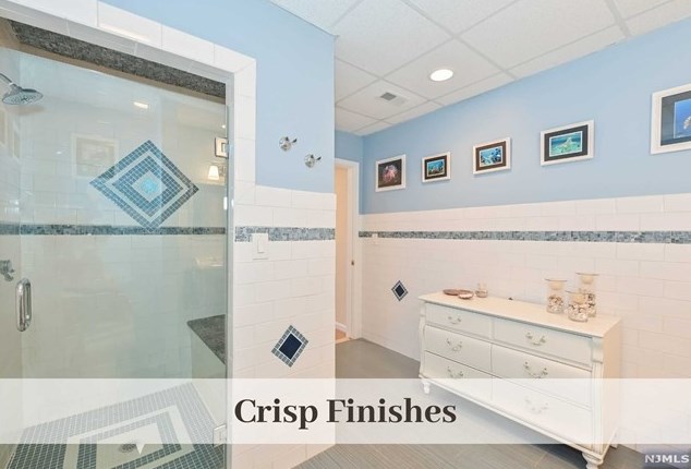 341 Alan Dr, Paramus NJ  07652-3403 exterior