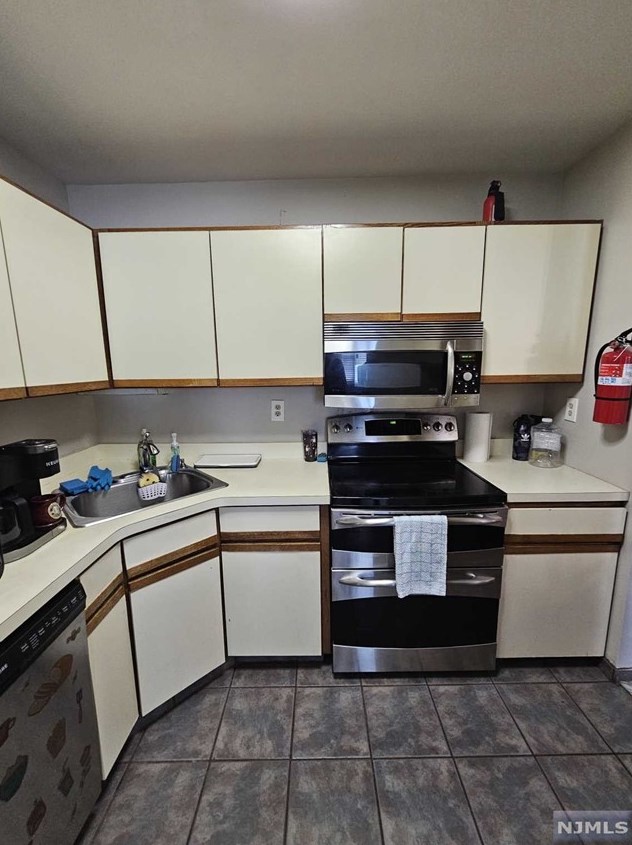112-130 Sherwood Ave, Paterson NJ  07502-1800 exterior