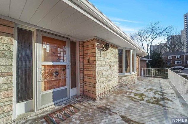 1036 Briar Way, West Fort Lee NJ exterior