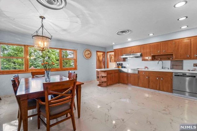 1036 Briar Way, West Fort Lee NJ exterior