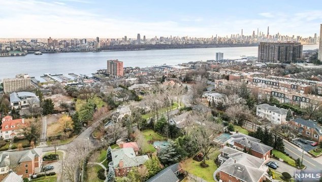 1036 Briar Way, West Fort Lee NJ exterior