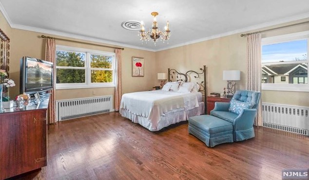 1036 Briar Way, West Fort Lee NJ exterior