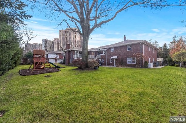 1036 Briar Way, West Fort Lee NJ exterior