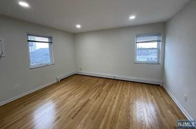 681 Broad Ave, Ridgefield NJ  07657-1605 exterior