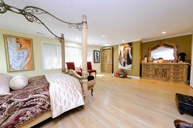 47 Whitney Hl, Park Ridge NJ 07656-2606 exterior