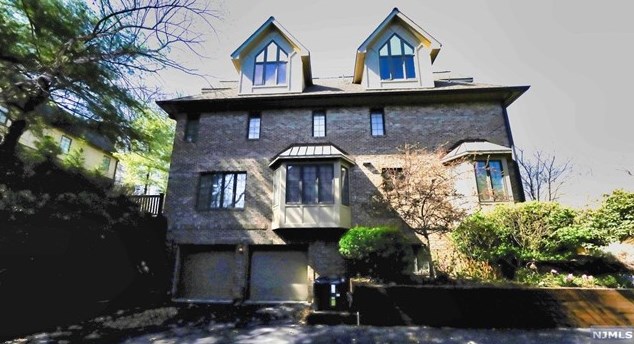 47 Whitney Hl, Park Ridge NJ 07656-2606 exterior