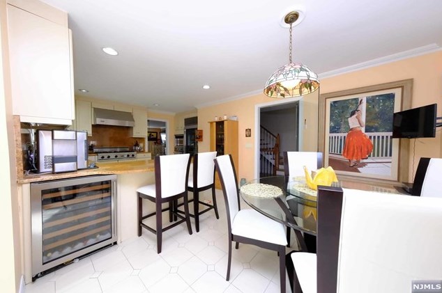 47 Whitney Hl, Park Ridge NJ 07656-2606 exterior