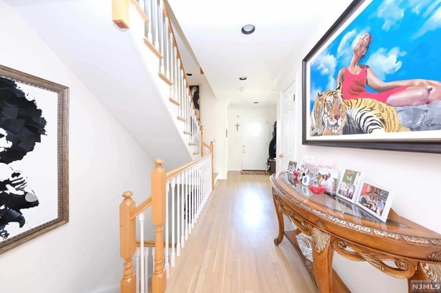 47 Whitney Hl, Park Ridge NJ 07656-2606 exterior