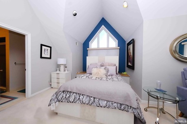 47 Whitney Hl, Park Ridge NJ 07656-2606 exterior