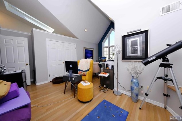 47 Whitney Hl, Park Ridge NJ 07656-2606 exterior