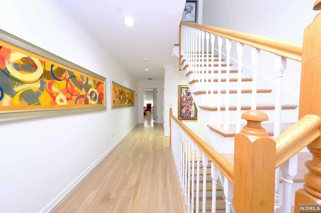 47 Whitney Hl, Park Ridge NJ 07656-2606 exterior