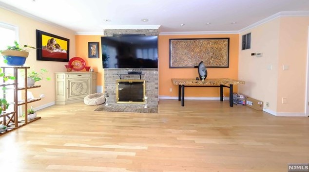 47 Whitney Hl, Park Ridge NJ 07656-2606 exterior