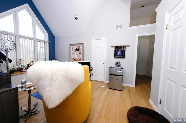 47 Whitney Hl, Park Ridge NJ 07656-2606 exterior