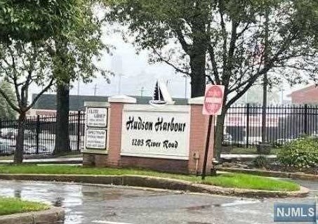 1203 River Rd, Edgewater NJ  07020-1456 exterior