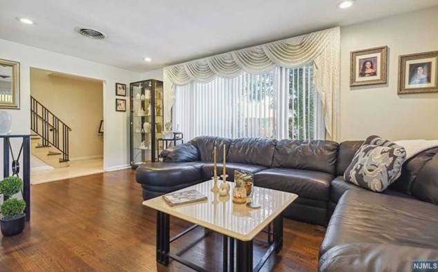 205 Roosevelt Ave, Hasbrouck Heights NJ 07604-1611 exterior