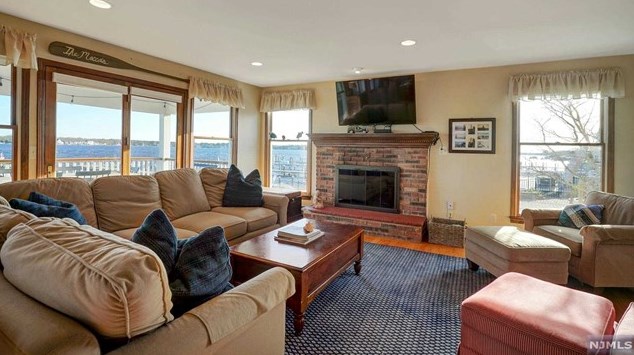 599 Pt Ave, Bricktown NJ  08724-4855 exterior