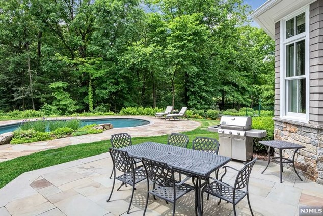 32 Ackerman Rd, Upper Saddle River NJ 07458 exterior