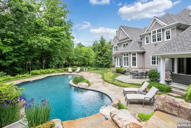 32 Ackerman Rd, Upper Saddle River NJ 07458 exterior