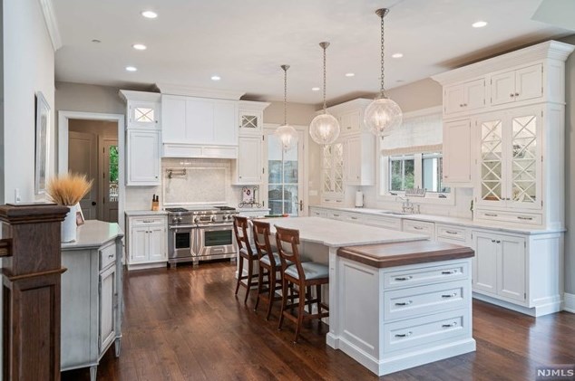 32 Ackerman Rd, Upper Saddle River NJ 07458 exterior