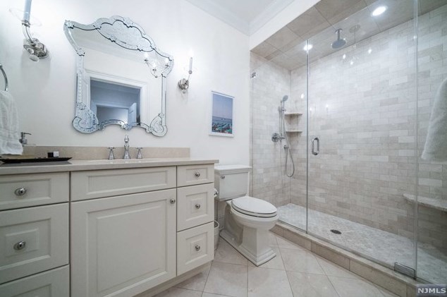 32 Ackerman Rd, Upper Saddle River NJ 07458 exterior