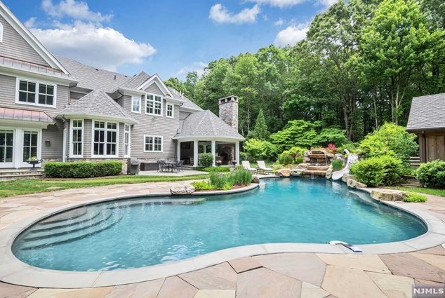 32 Ackerman Rd, Upper Saddle River NJ 07458 exterior