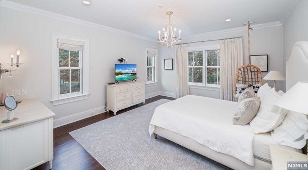 32 Ackerman Rd, Upper Saddle River NJ 07458 exterior