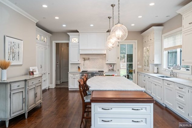 32 Ackerman Rd, Upper Saddle River NJ 07458 exterior