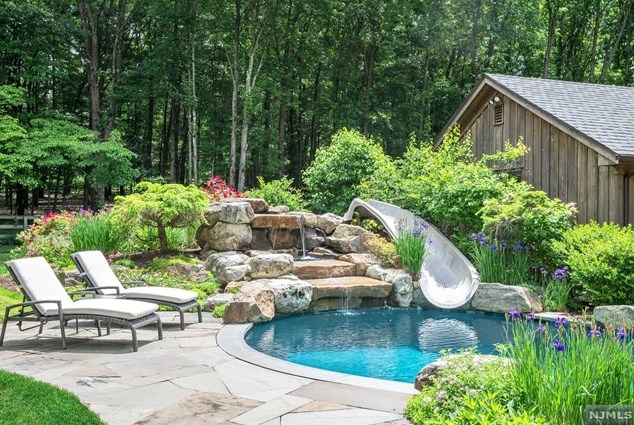 32 Ackerman Rd, Upper Saddle River NJ 07458 exterior