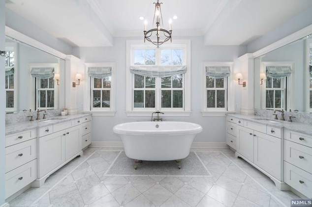 32 Ackerman Rd, Upper Saddle River NJ 07458 exterior