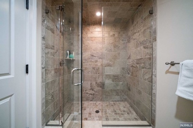 32 Ackerman Rd, Upper Saddle River NJ 07458 exterior