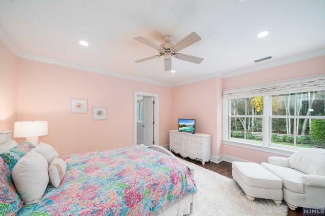 32 Ackerman Rd, Upper Saddle River NJ 07458 exterior