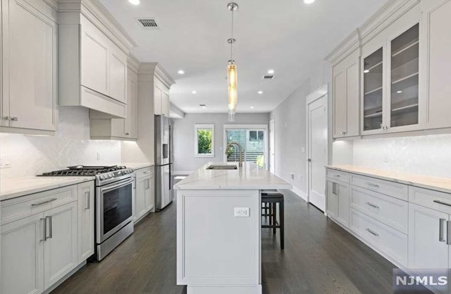 1639 Maple St, West Fort Lee NJ  07024-2537 exterior