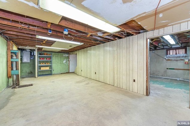 1089 Farm Rd, Secaucus NJ 07094-4026 exterior