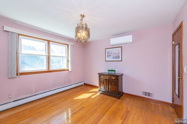 1089 Farm Rd, Secaucus NJ 07094-4026 exterior