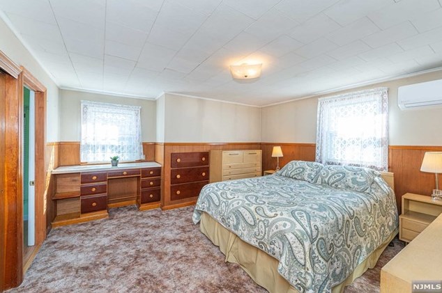 1089 Farm Rd, Secaucus NJ 07094-4026 exterior