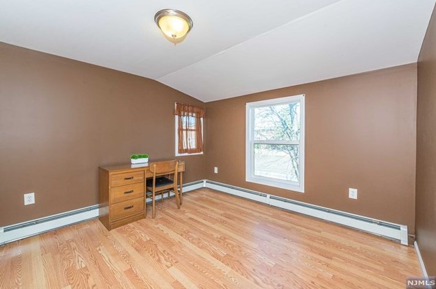 1089 Farm Rd, Secaucus NJ 07094-4026 exterior