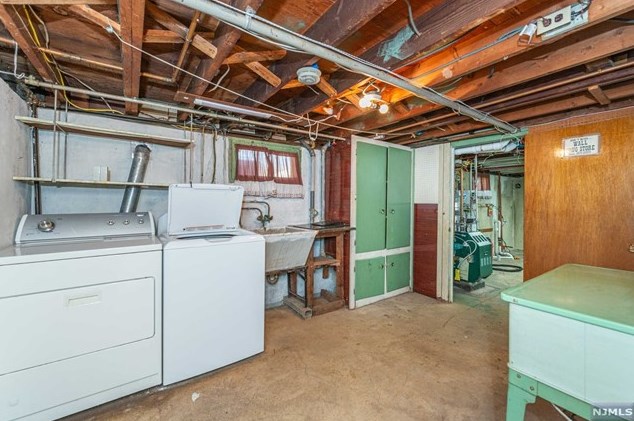 1089 Farm Rd, Secaucus NJ 07094-4026 exterior