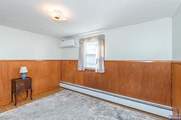 1089 Farm Rd, Secaucus NJ 07094-4026 exterior