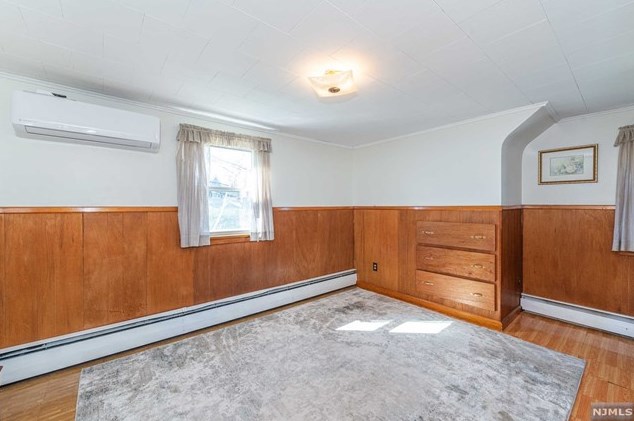 1089 Farm Rd, Secaucus NJ 07094-4026 exterior