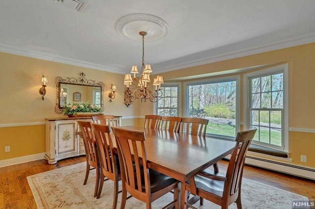 52 Elizabeth Ln, Mahwah NJ 07430-2808 exterior