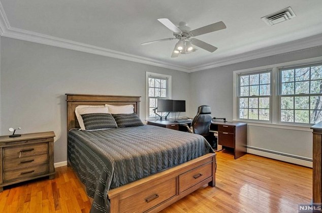 52 Elizabeth Ln, Mahwah NJ 07430-2808 exterior