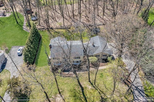 52 Elizabeth Ln, Mahwah NJ 07430-2808 exterior