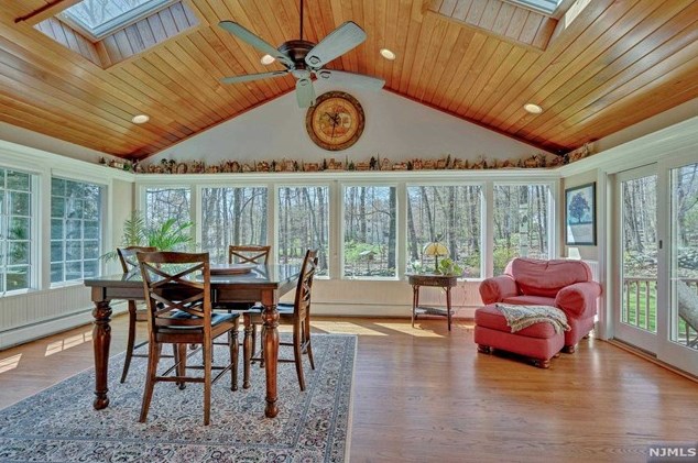 52 Elizabeth Ln, Mahwah NJ 07430-2808 exterior