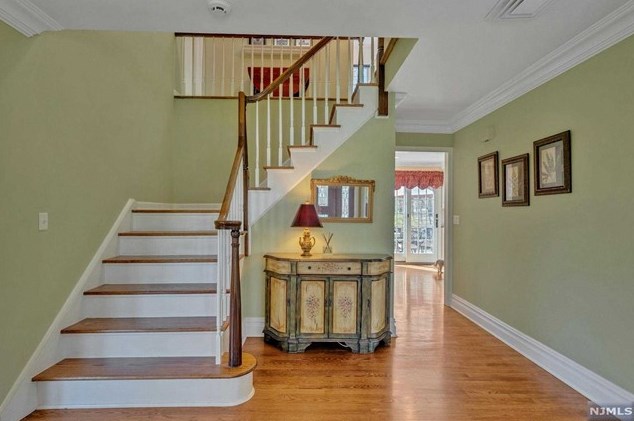 52 Elizabeth Ln, Mahwah NJ 07430-2808 exterior