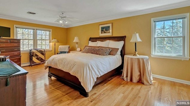 52 Elizabeth Ln, Mahwah NJ 07430-2808 exterior